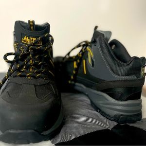 Safety shoes brand new